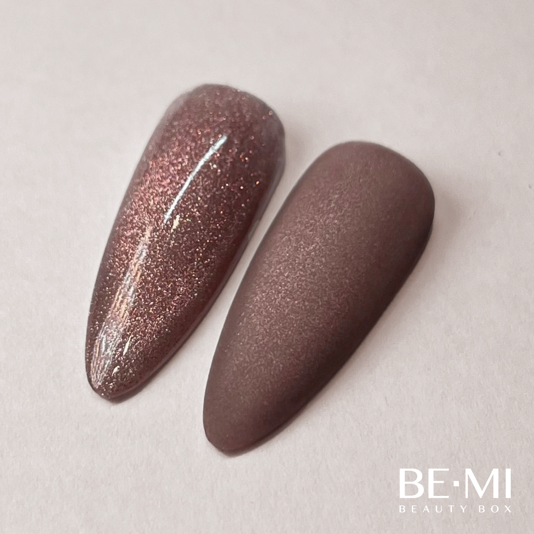 Finished manicured nails using Stardust - BEMI Cat Eye Gel, demonstrating activated magnetic particle dispersion for a multidimensional, velvet-light effect and a flawless professional finish.