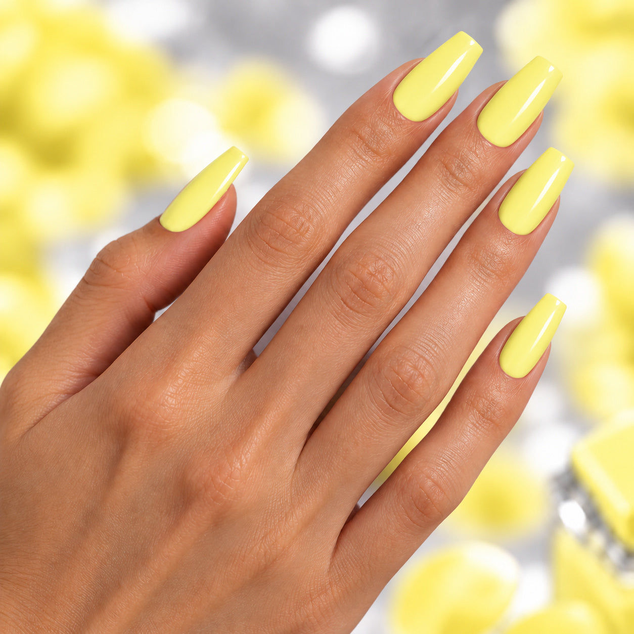 Lemonade O19 — On nails